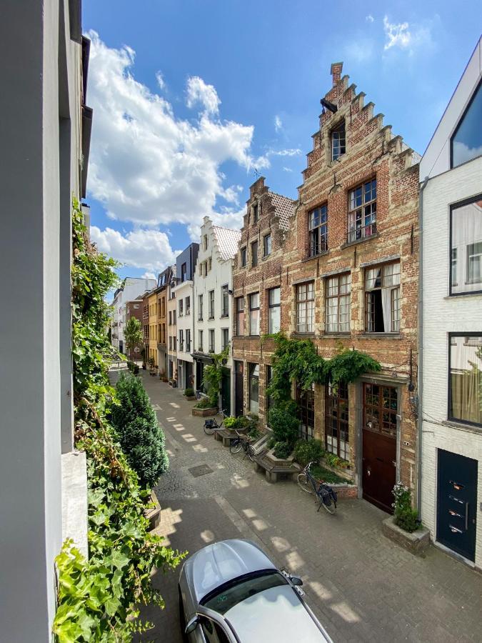 Appartement Center In Quiet Street & Airco *