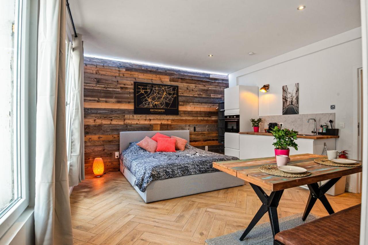 Center In Quiet Street & Airco Appartement *