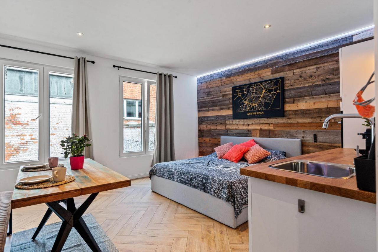 Center In Quiet Street & Airco Appartement