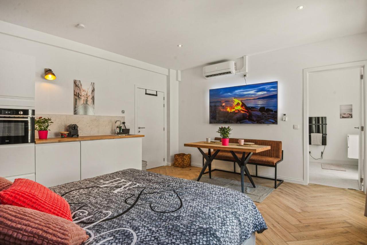 Appartement Center In Quiet Street & Airco